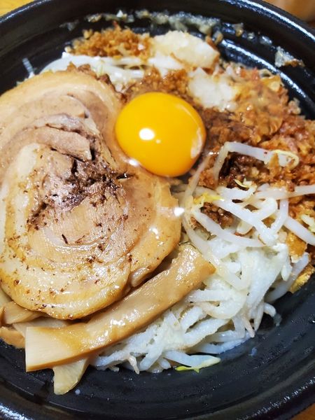 「まぜそば　デリバリー」@山勝角ふじ 二十世紀が丘店の写真