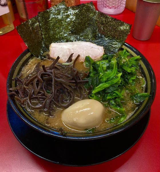 「ラーメン＋味玉＋青菜＋きくらげ」@柏 王道家の写真