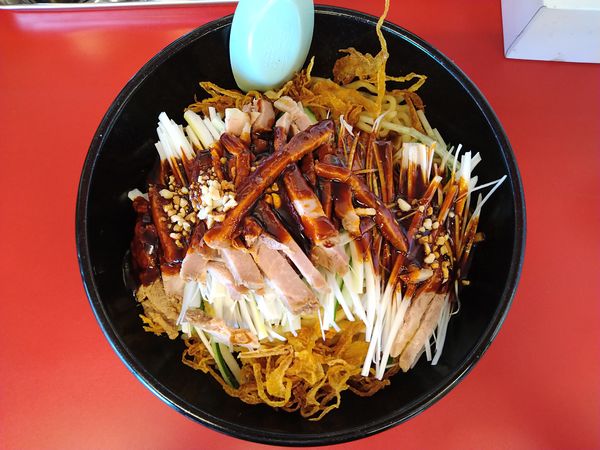 「ピリ辛よだれ豚風まぜそば中盛（硬め）」@山岡家 前橋野中店の写真