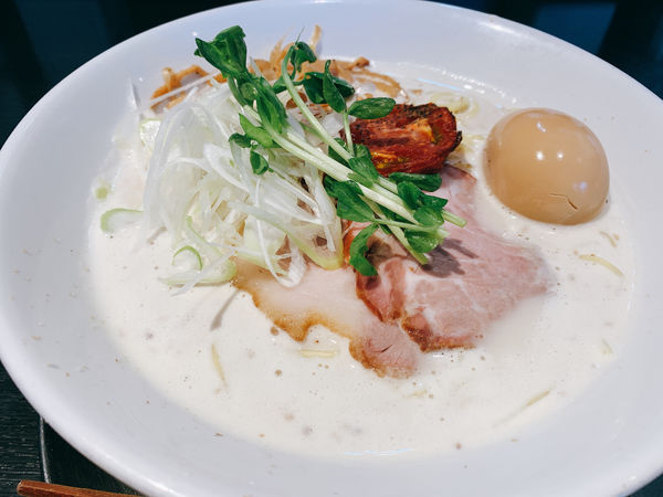 「Soy豚骨ラーメン〜エスプーマ仕立て〜」@つけ麺 中華そば アンタイNOODLESの写真