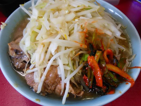「ラーメン　+　ピリ辛ニラ」@ラーメン二郎 中山駅前店の写真