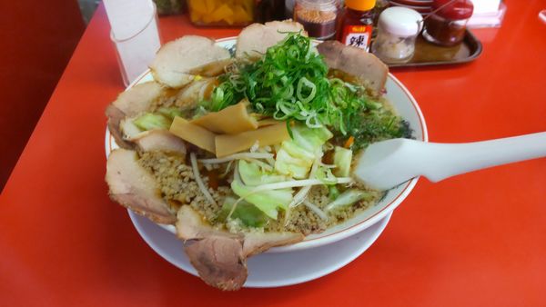 「特製醤油肉入りラーメン大盛・野菜トッピング」@ラーメン魁力屋 武蔵村山店の写真