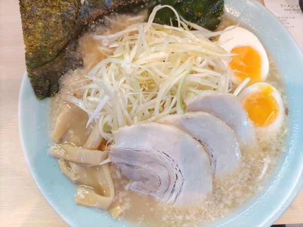 「マルイチラーメン（味玉入）＋ネギ」@ラーメン 〇一の写真