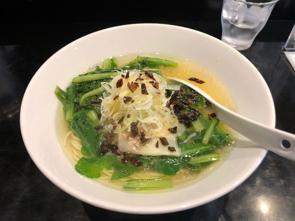 「牡蛎ワンタンと青菜の旨塩そば」@Tonariの写真