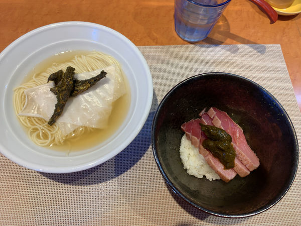 「アゴとノドグロの煮干し（限定）1300円」@柴崎亭の写真