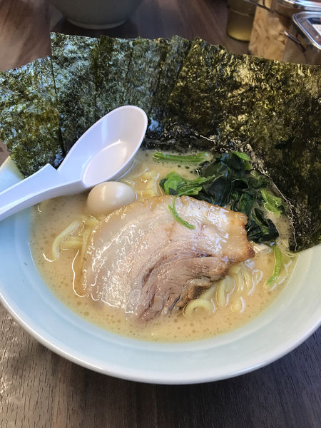 「豚骨ラーメン醤油 のり増し」@横浜家系ラーメン 魂心家 中央林間店の写真