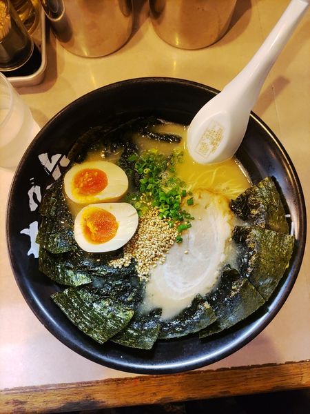 「のりラーメン+煮玉子  キクラゲ抜き」@博多せぶんの写真