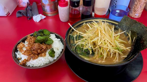 「和ネギ豚骨醤油＋ライス中」@家系ラーメン 王道 いしいの写真