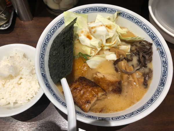 「角煮ラーメン+ 半ライス(サービス)」@熊本ラーメン ひごもんず neo 三鷹の写真