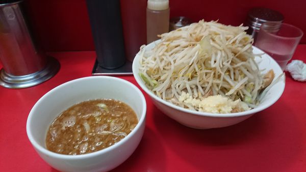 「つけめん(820円)豚(180円)ニンニクヤサイアブラ」@豚ラーメン 蕨店の写真