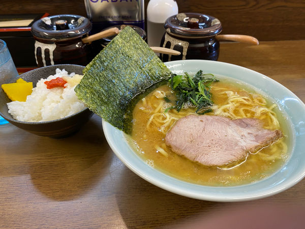 「ラーメン並かため多め　ライス」@寿々㐂家の写真