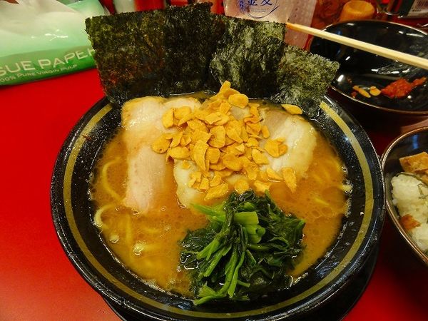 「ラーメン700円バラ50円半チャーまぶし100円金麦」@柏 王道家の写真