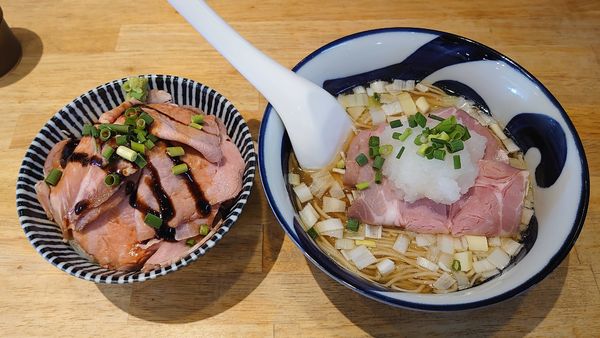 「マグロおろしそば 800円 + チャーシュー丼 450円」@寿製麺よしかわ 坂戸店の写真