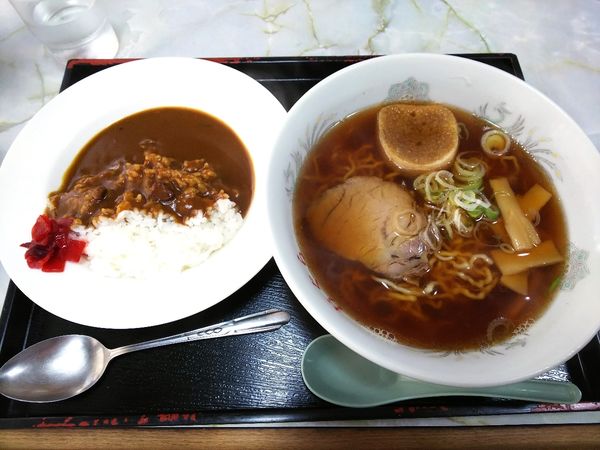 「手打ち中華そばとおぐらのカレーのカレーセット　750円」@小倉食堂の写真