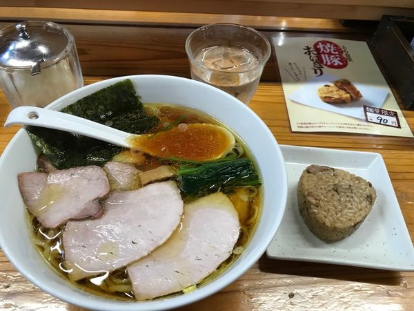 「チャーシュー麺＋叉焼おにぎり」@とら食堂の写真