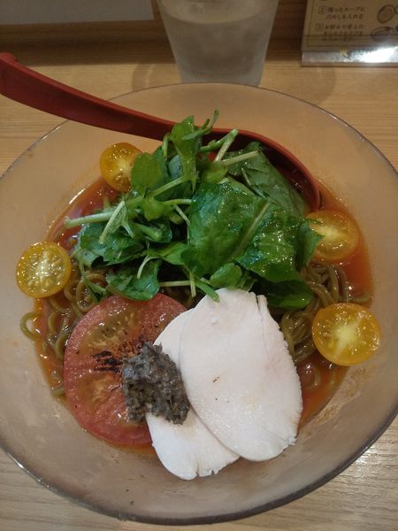 「【7月限定】彩りトマトの冷しモリンガ麺950円」@焼きあご塩らー麺 たかはし 恵比寿店の写真