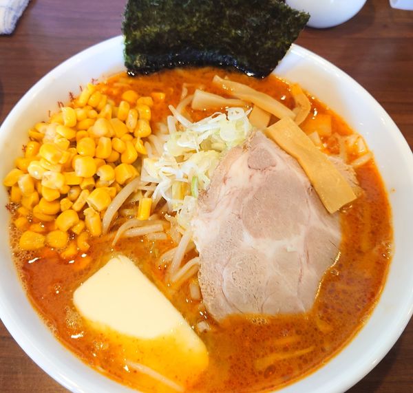 「味噌辛ジャンラーメン辛さ5倍890円　バターコーン260円」@北海道ラーメン 赤レンガ 幸手店の写真