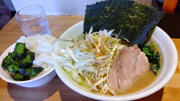 「ネギラーメン&ノリ」@横浜家系ラーメン おか家の写真