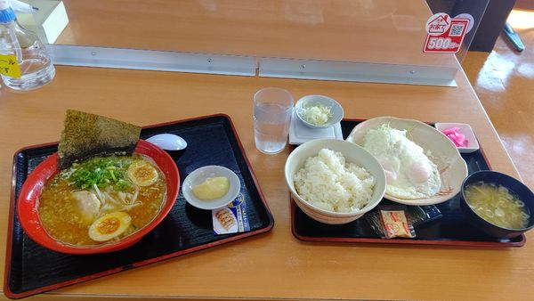 「味噌ラーメン（サービス券)&あさごはん５８０円」@にんたまラーメン ゆにろーず 角崎店の写真