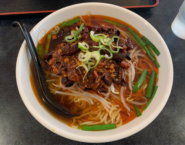 「激辛台湾ラーメン+麺大盛り ￥680+￥100」@台湾料理 四季紅 知手店の写真