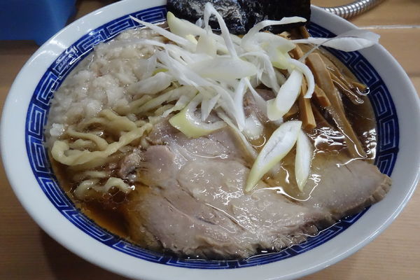 「煮干し中華(こってり身入り)」@らぁ麺と肴 榊の写真