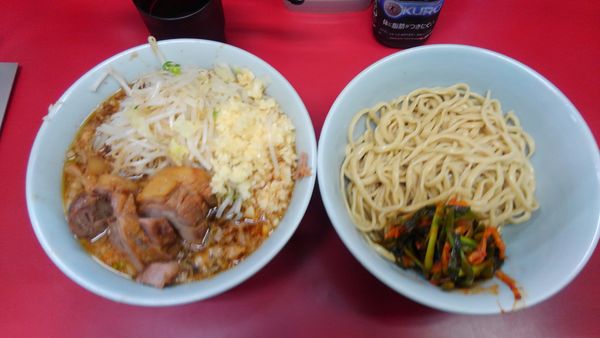 「小豚つけ麺、麺半分、ニラだれ」@ラーメン二郎 中山駅前店の写真