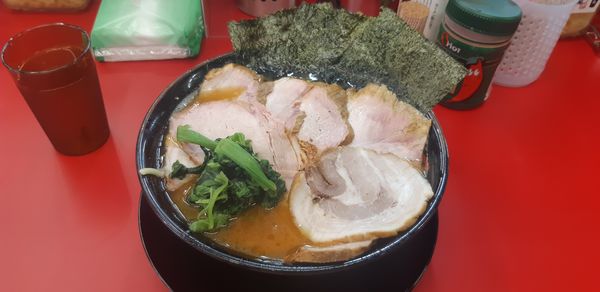 「チャーシュー大、バラ1枚、ライス大盛サービス」@IEKEI_TOKYO 王道家直系の写真