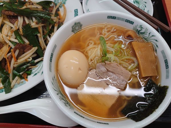 「半ラーメン+味玉(300円)」@日高屋 川越岸町店の写真