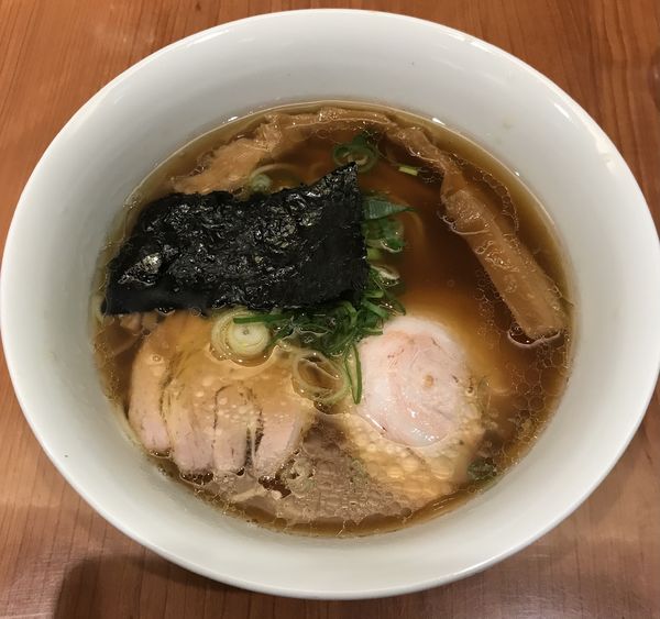 「醤油らぁ麺 ¥1000」@支那そばや 東京ラーメンストリート店の写真