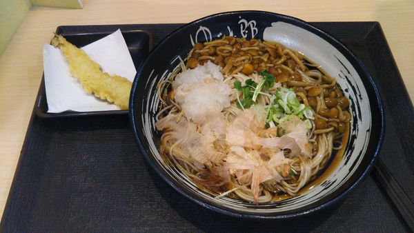 「冷しぶっかけなめこそば、海老天（クーポン）」@ゆで太郎 荒川沖店の写真