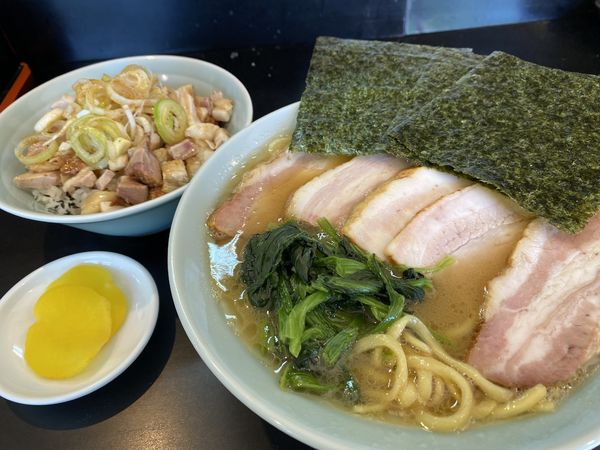 「ﾊﾞﾗﾁｬｰｼｭｰﾒﾝ 950円 ﾐﾆﾁｬｰｼｭｰ丼 300円」@横浜ラーメン 一心の写真