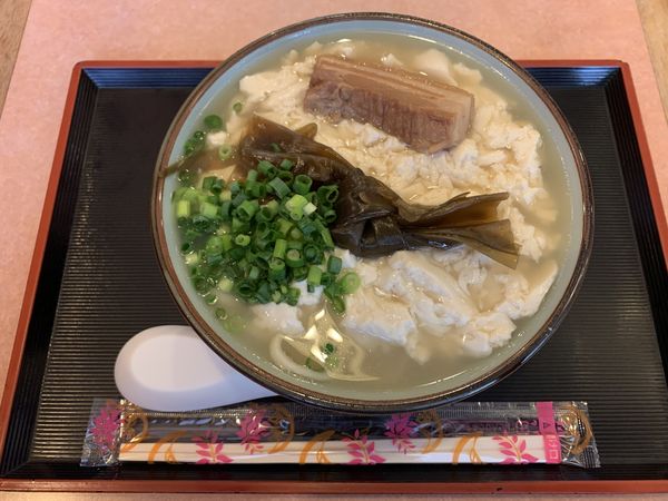 「ゆしどーふそば 630円」@沖縄そば郷土料理 みの家 天久りうぼう店の写真