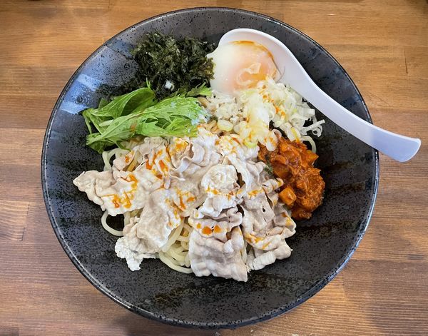 「冷しゃぶまぜそば1000円＋大盛り100円」@らぁめん 麺彩家の写真