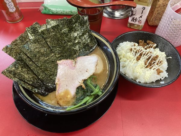 「ラーメン＋のり＋味玉＋半ライス」@IEKEI_TOKYO 王道家直系の写真