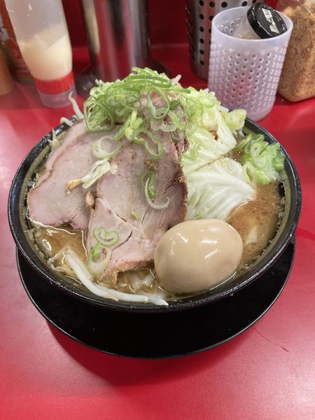 「野菜チャーシューメン＋味玉」@柏 王道家の写真