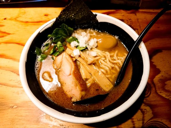 「こく醤そば 味付玉子のせ」@麺場 浜虎 横浜店の写真
