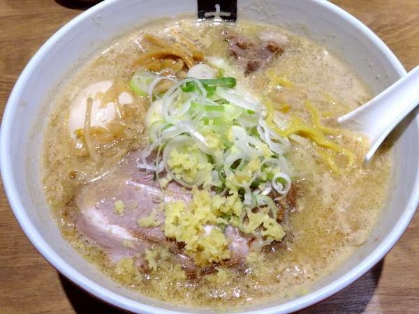 「味噌らーめん(860円)＋煮たまご(130円)」@大島の写真