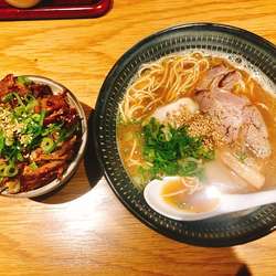【白丸】濃厚地鶏中華そば+チャーシュー丼