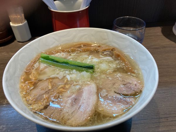 「塩ワンタン麺」@支那そばや 本店の写真