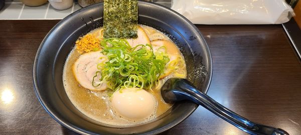 「味玉ラーメン+替玉」@ラーメンくれはの写真