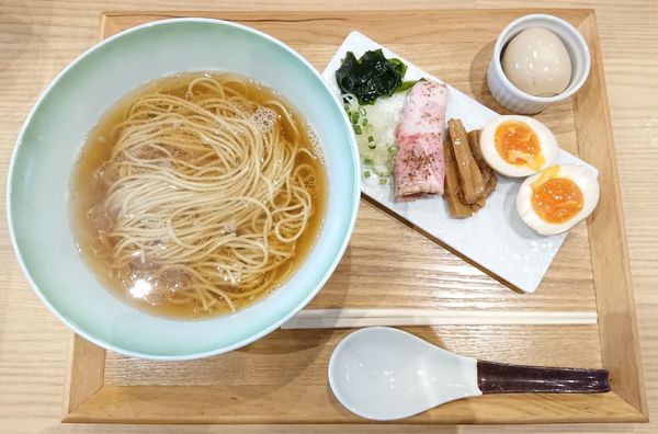 「【限定】氷見煮干しそば＋味玉(パスポートシール)」@Handicraft Worksの写真