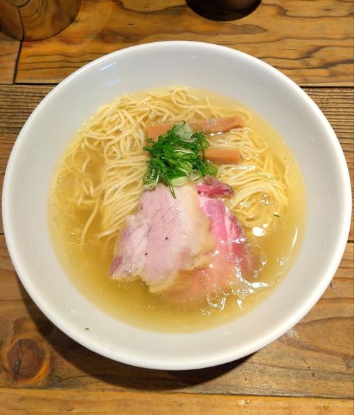 「軍鷄塩ラーメン+半替玉（¥1000+100）」@麺屋 翔 西新宿本店の写真