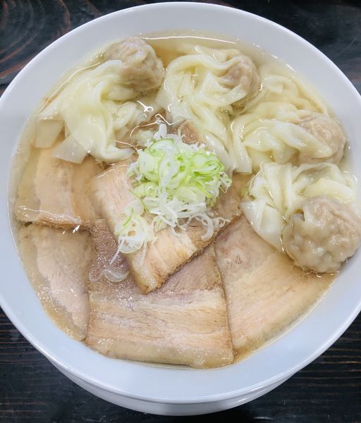 「会津山塩ワンタンチャーシュー麺 1430円」@うえんで 山鹿店の写真