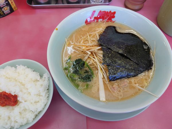 「醤油ネギラーメン770円＋半ライス130円」@ラーメン山岡家 瑞穂店の写真