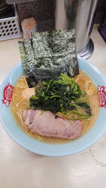 「令3・7・18 ラーメン並(740円)+サービス券で味玉」@横浜ラーメン 町田家 町田本店の写真