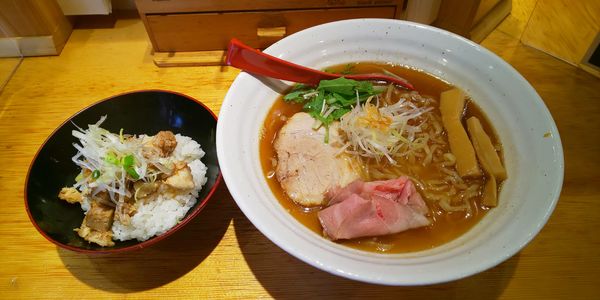 「焼きあご塩らー麺+大盛+チャーシュー丼」@焼きあご塩らー麺 たかはし 新宿本店の写真