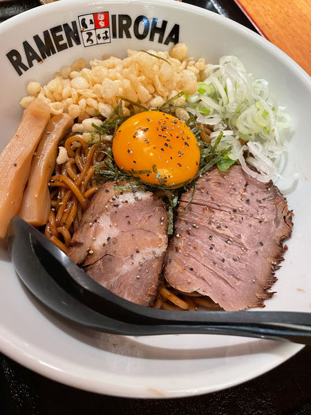 「富山ブラック　まぜ麺」@麺家いろは CiC店の写真