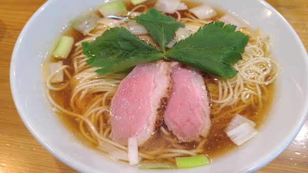 「鴨だし醤油ラーメン、大盛り」@麺堂にしき 新宿歌舞伎町店の写真