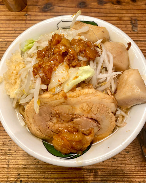 「雷そば 並 900円　トロ豚 200円」@雷 千葉駅前店の写真