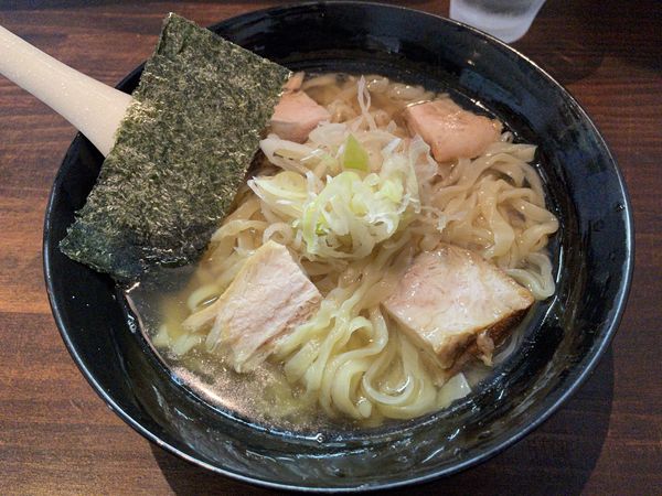 「喜多方中華そば 白じょうゆ・餃子」@喜多方ラーメンcafeざくろの写真